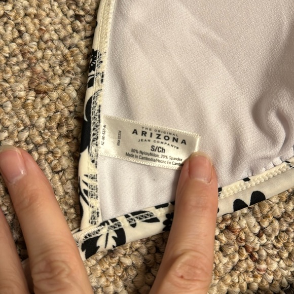 Arizona Jean company, black-and-white floral swimsuit with boy short - Picture 4 of 6